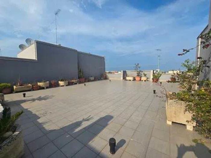 Appartamento con 6 locali in vendita in Piazzale Scipione De Monti, Partigiani Fondone, Lecce