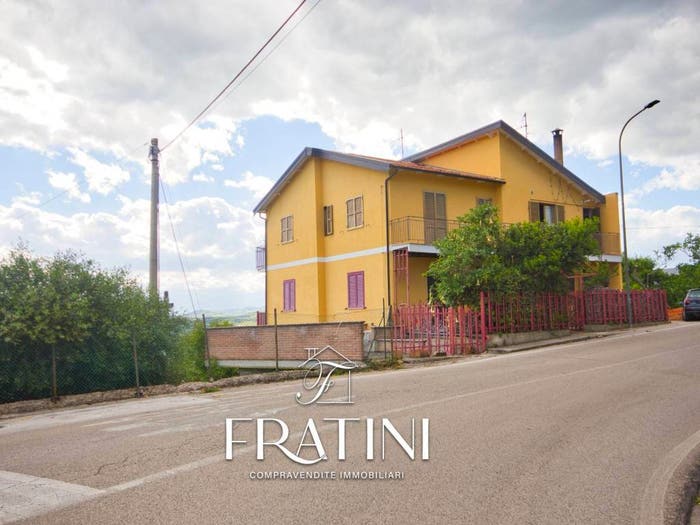 Appartamento con 6 locali in vendita in Via Guglielmo Marconi, Centro, Castorano