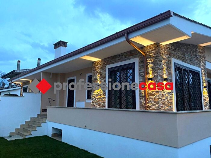Casa con 5 locali in vendita in Via Oceano Atlantico, Torvaianica Alta, Pomezia