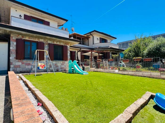 Casa quadrilocale in vendita in Via Guglielmo Marconi, Centro, Miradolo Terme