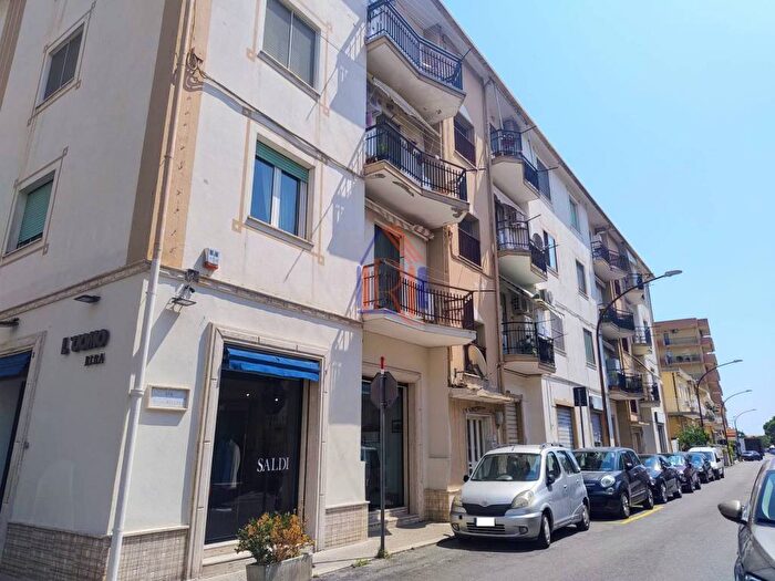 Appartamento trilocale in vendita in Via Vincenzo Bellini, Soverato Marina, Soverato