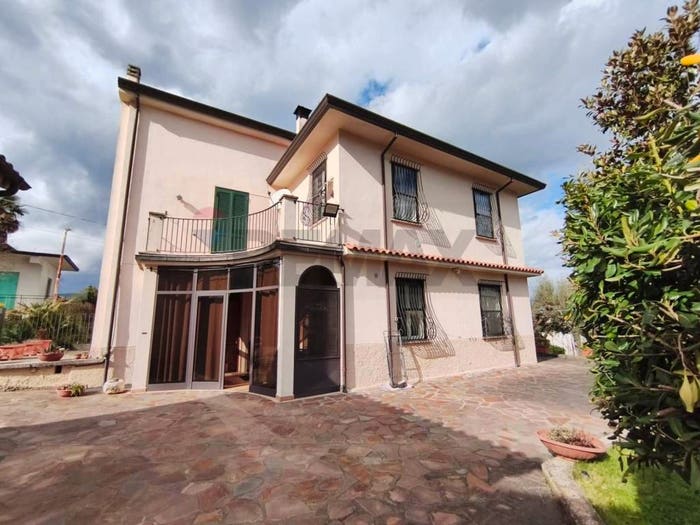 Casa con 6 locali in vendita in Monticelli, Esperia