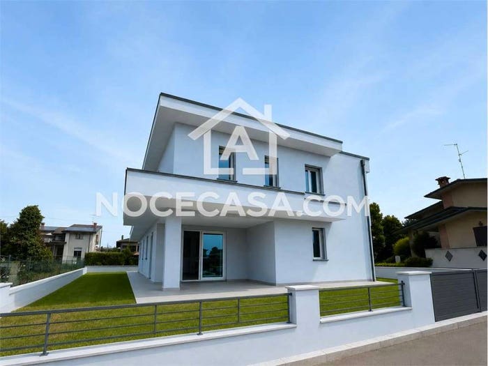Appartamento trilocale in vendita in Via chiari, Castelcovati