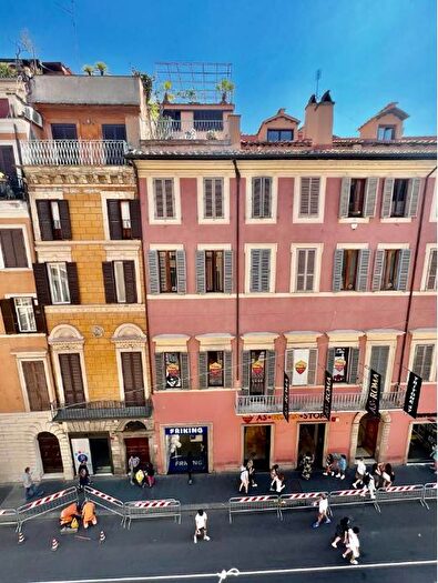 Appartamento quadrilocale in vendita in Via del Corso, Montecitorio, Roma