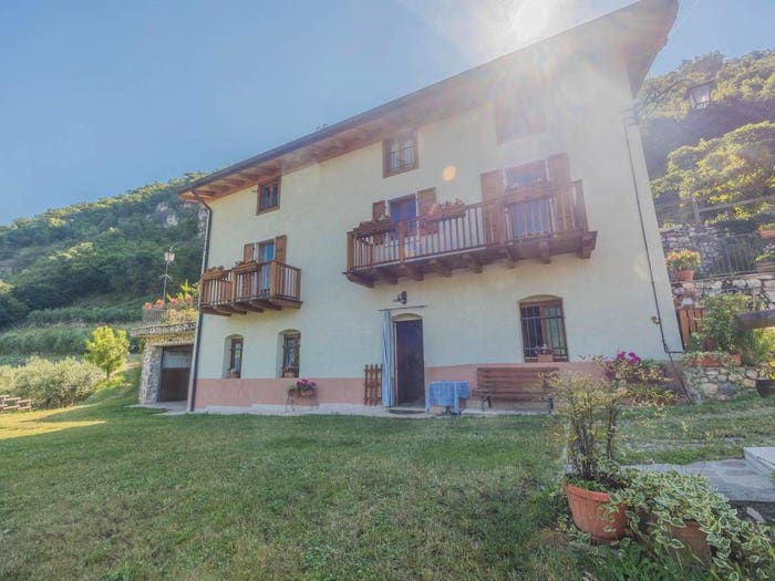 Casa con 6 locali in vendita in Via Guido Lodron, Centro, Ala