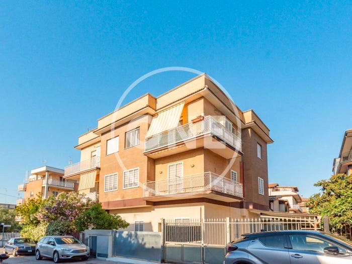 Appartamento trilocale in vendita in Via Campofiorito, Rocca Cencia, Roma
