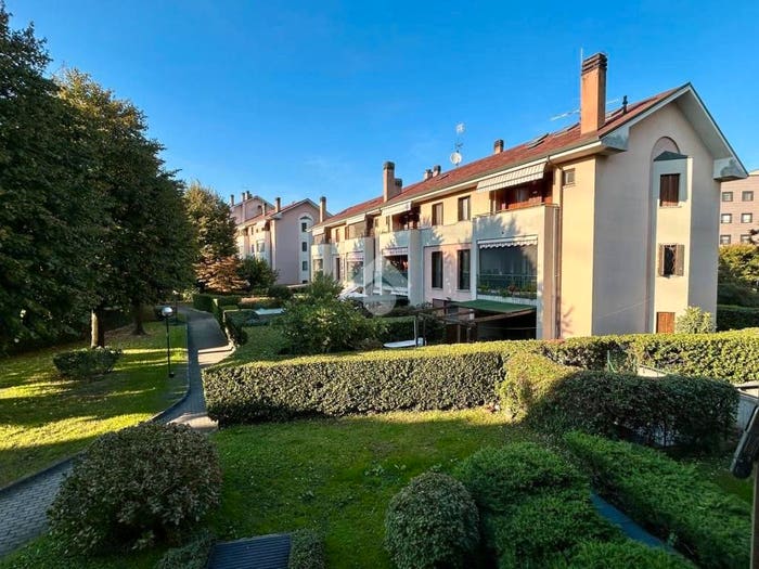 Appartamento trilocale in vendita in via Ciniselli, Centro, Settimo Milanese