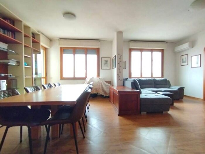 Appartamento con 5 locali in vendita in Via Corrado Da Montemagno A, Centro, Quarrata
