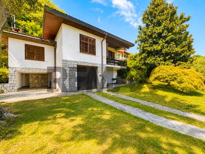 Casa quadrilocale in vendita in Via Verbano, Villaggio Valdora, Ghiffa