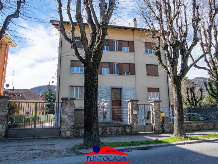 Appartamento quadrilocale in vendita in Viale Sarrea, Dronero