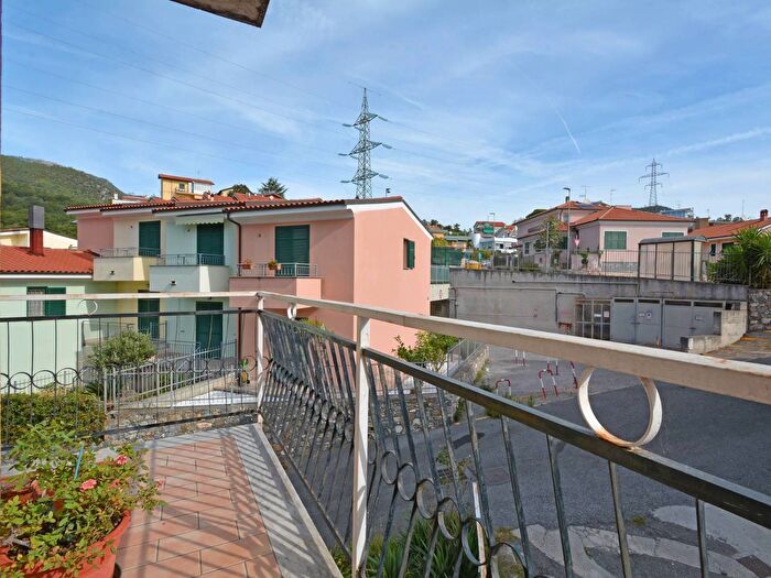 Appartamento trilocale in vendita in Via Ernesto Morteo, Boissano