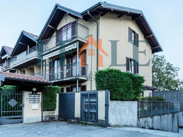 Appartamento trilocale in vendita in Via Sant'Ambrogio, Arsago Seprio