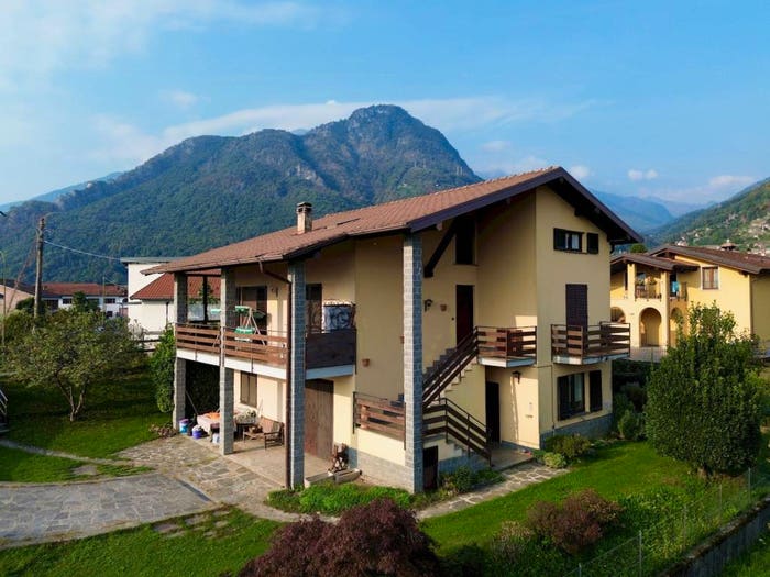 Casa con 6 locali in vendita in Via Vigna del Lago, Dongo