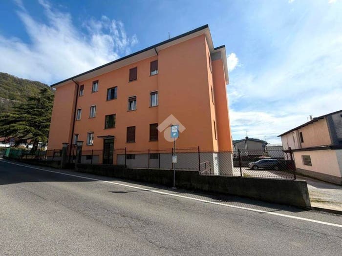 Appartamento trilocale in vendita in Via Fratelli Bonacina, Centro, Calolziocorte