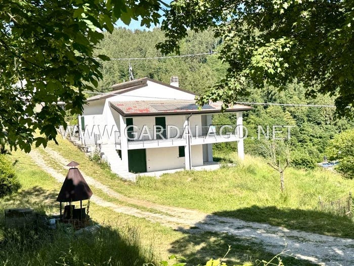 Casa quadrilocale in vendita in Località Dossi, Ferrara di Monte Baldo