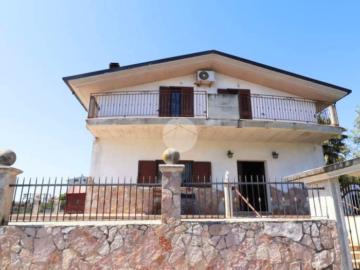 Casa con 5 locali in vendita in Via Roberto Nasuti, San Martino Bassa, Città Sant'Angelo