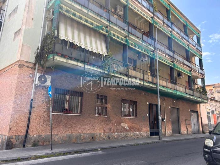 Appartamento trilocale in vendita in Via Caduti del Lavoro, Picanello, Catania