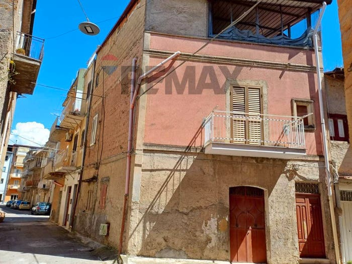 Casa con 5 locali in vendita in Quintino Sella, Favara