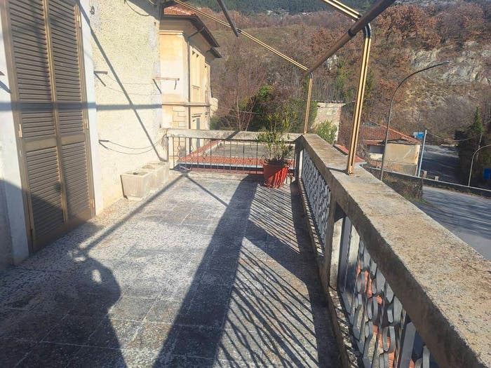 Casa con 6 locali in vendita in Via Santa Lucia, Santa Lucia, Fiamignano