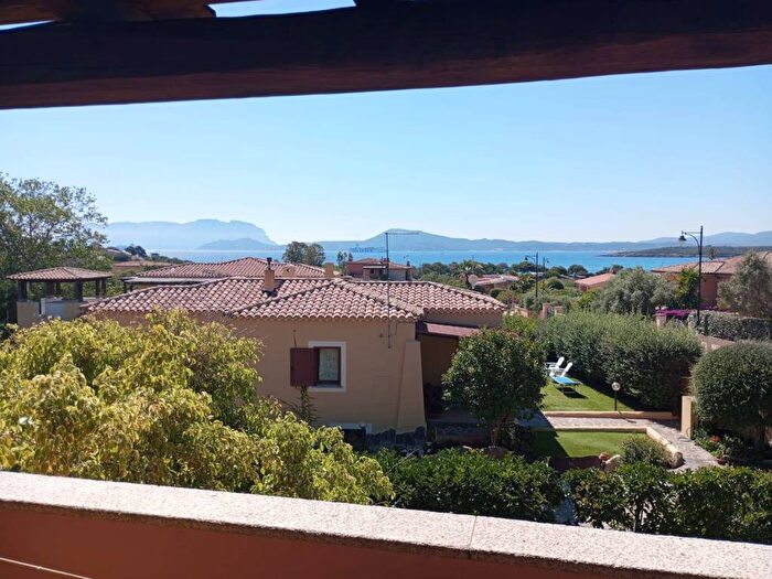 Casa quadrilocale in vendita in Via Nettuno, Pittulongu, Olbia