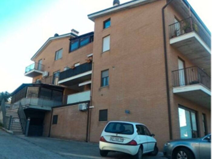 Appartamento trilocale in vendita in Contrada Molini di Tenna, Fermo