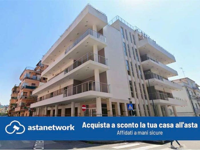 Appartamento con 5 locali in vendita in Via Diomede Carafa, Bagnoli, Napoli