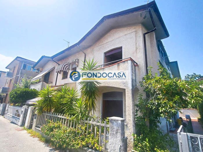 Casa con 5 locali in vendita in Viale della Libertà, Bicchio Varignano, Viareggio