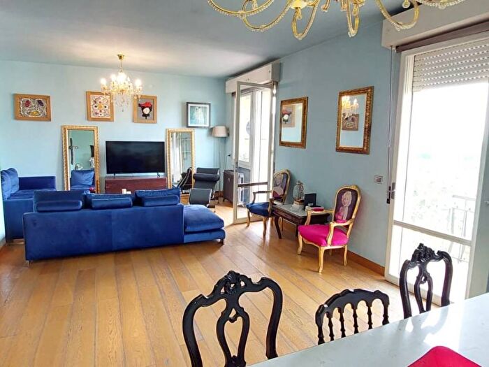 Appartamento con 5 locali in vendita in Viale Galileo Galilei, San Martino, Prato