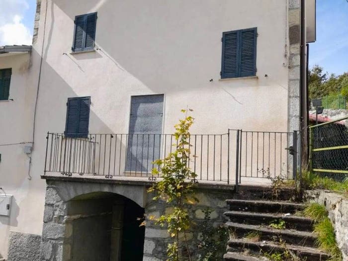 Casa con 6 locali in vendita in Frazione Casanova, Rovegno