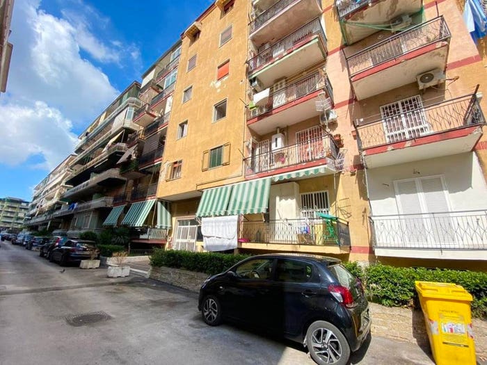 Appartamento trilocale in vendita in Via parmenide, Pianura, Napoli