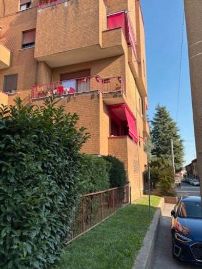 Appartamento trilocale in vendita in Via Obizzone da Bernareggio, Centro, Bernareggio