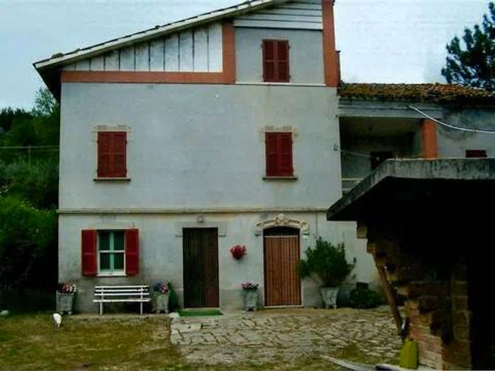 Appartamento con 6 locali in vendita in Penna San Giovanni