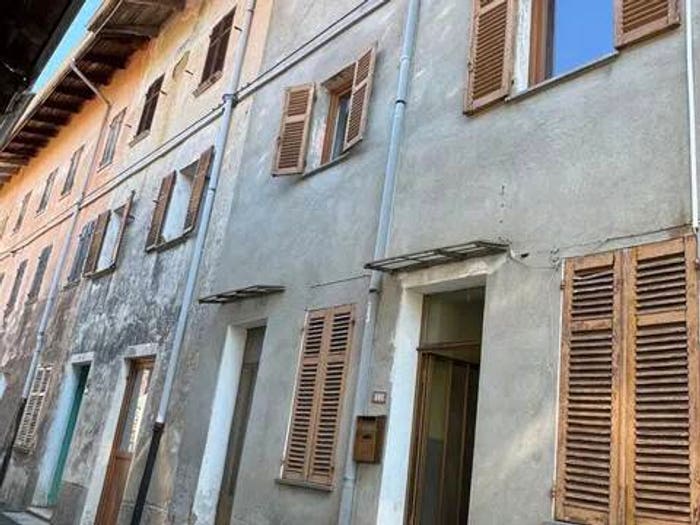 Casa con 6 locali in vendita in Frazione Tallia, Strona
