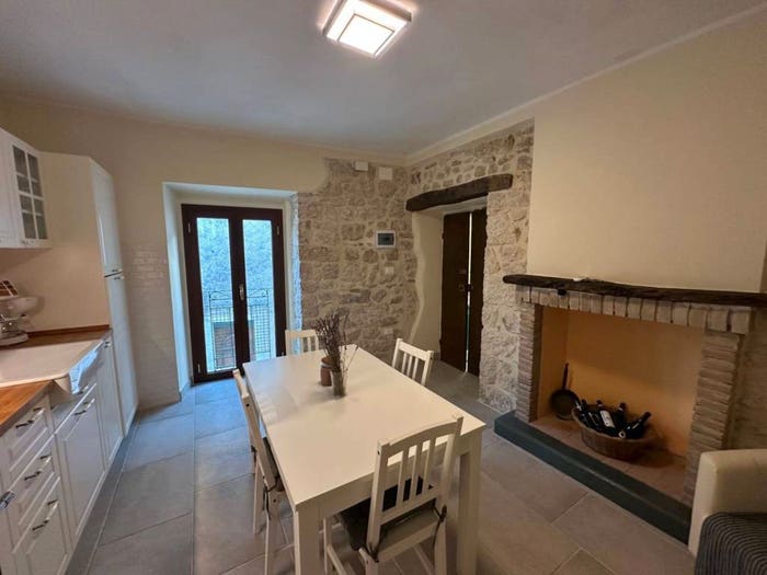 Appartamento bilocale in vendita in Via Angelo De Thomasis, Abbateggio