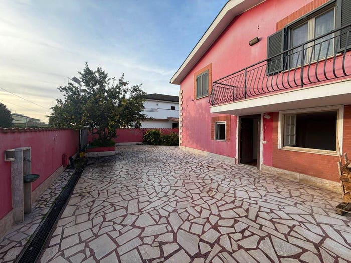 Appartamento quadrilocale in vendita in Via Milano, Castelverde, Cisterna di Latina