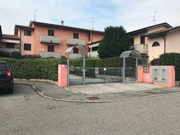 Appartamento trilocale in vendita in Via Cavalier Salvatore Marazzina, Massalengo