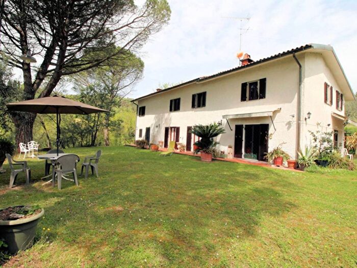 Casa con 6 locali in vendita in Monsummano Terme
