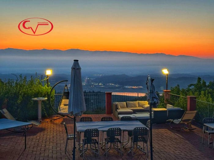 Casa con 6 locali in vendita in Via Poggio al Vento, Cavriglia