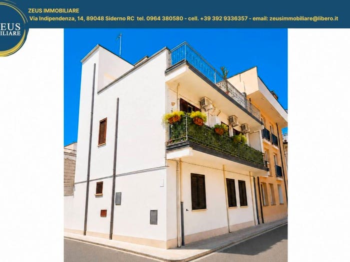 Casa con 6 locali in vendita in Via Giulio Scaglione, Locri