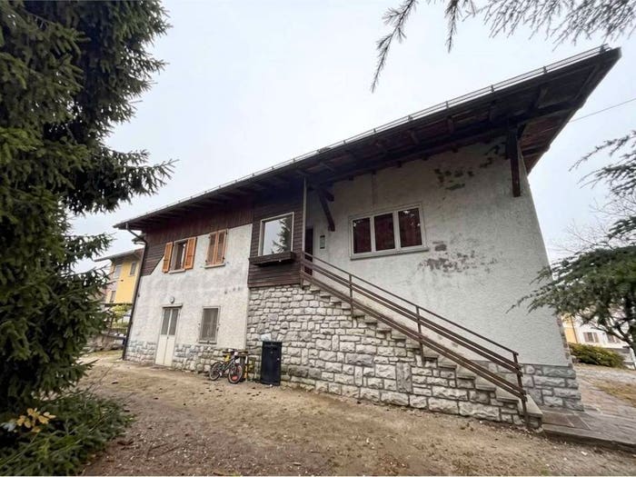 Casa con 6 locali in vendita in Viale Dolomiti, Chiesa, Lavarone