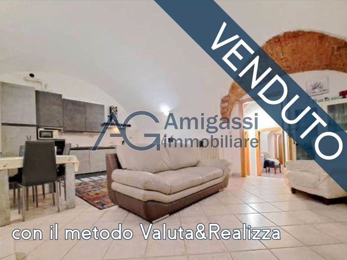 Appartamento bilocale in vendita in Via San Pietro, Centro, Alzano Lombardo