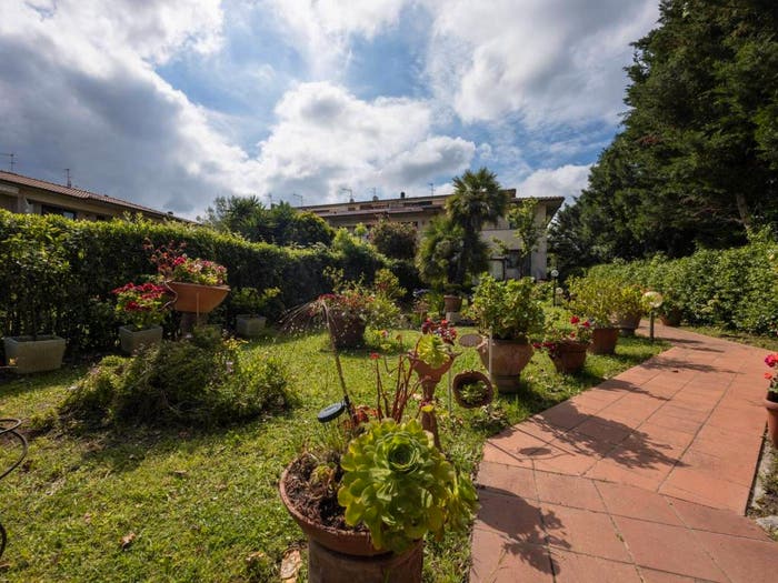 Casa con 6 locali in vendita in Via del Pino, Montenero Basso Montenero Alto, Livorno
