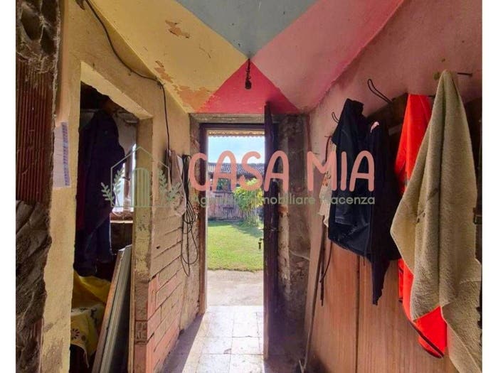 Casa quadrilocale in vendita in Località Castelnovo, Castelnuovo, Borgonovo Val Tidone