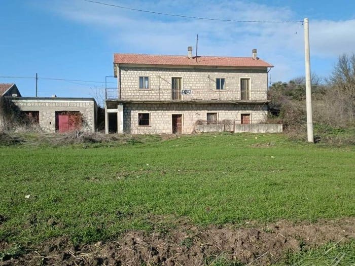 Casa con 6 locali in vendita in Strada Provinciale Bosco della Pietra, San Fele