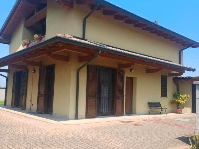 Casa quadrilocale in vendita in Via Cesare Cantù, Vespolate