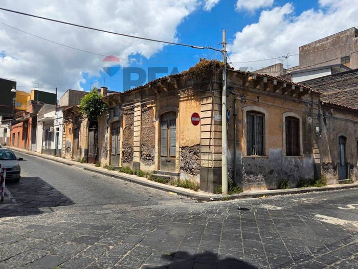Casa con 6 locali in vendita in Via Vittorio Veneto, Centro, Misterbianco