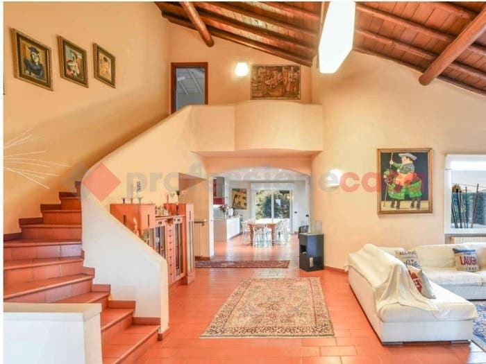Casa con 5 locali in vendita in Via Madonna Della Motta, Dormelletto