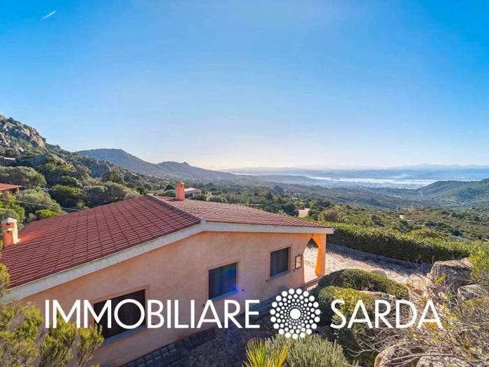 Casa con 6 locali in vendita in Via S'Iscoglia, Osseddu, Olbia