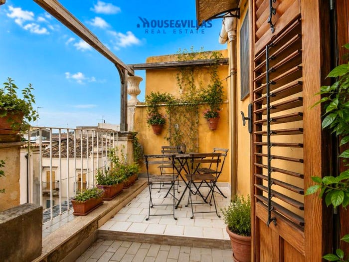 Appartamento quadrilocale in vendita in Via Ducezio, Centro, Noto
