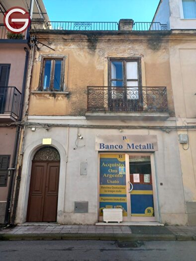 Appartamento con 10 locali in vendita in Via Commendador Vincenzo, Polistena